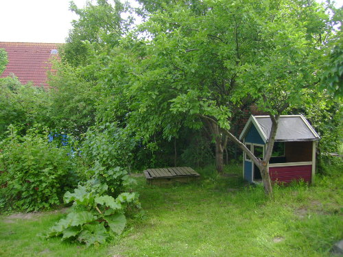 Mueritz_Ferienhaus_Sandkasten_mit_Kinderholzhaus